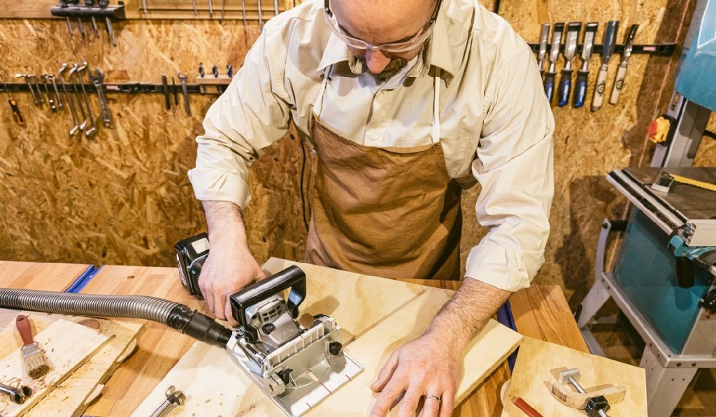 use a wood jointer to give your wood a beautiful finish