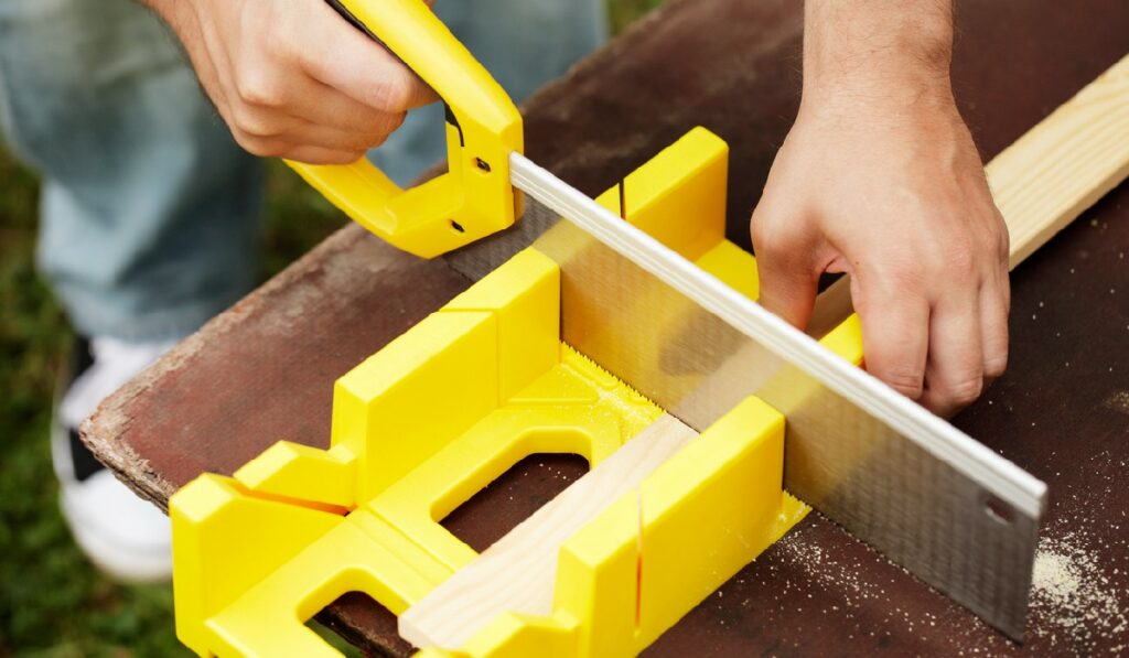 Cutting With a Backsaw