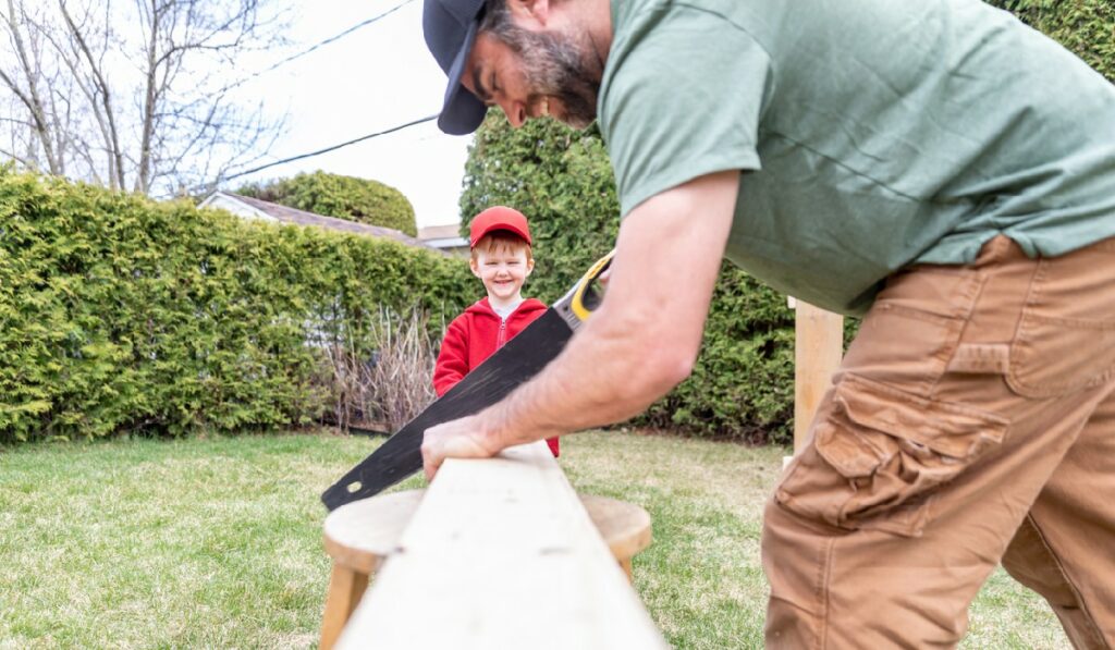 Understanding How to Use a Handsaw